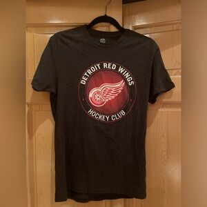 Detroit Red Wings NHL shirt size medium